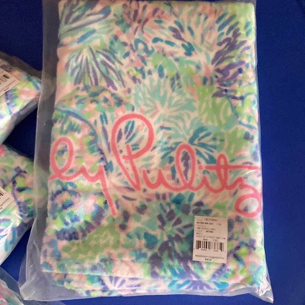 NWT! Lilly Pulitzer beach towel "Shell of a Party"